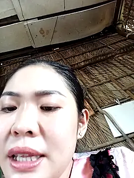 Snapshot of Lin-kute98 chatting on April 2026 06:05:02 AM Lin-kute98 online show from April 2026 06:05:02 AM