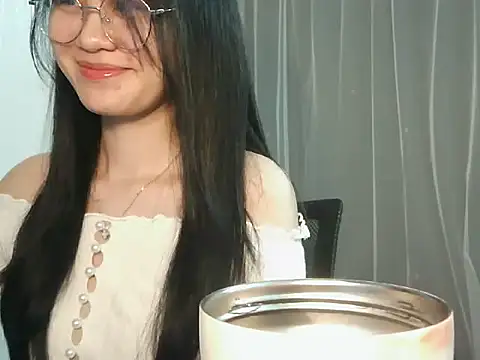 Snapshot of Nunaa18 chatting on February 2026 12:31:01 PM Nunaa18 online show from February 2026 12:31:01 PM