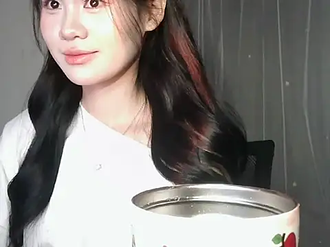 Snapshot of Nunaa18 chatting on February 2026 01:05:01 PM Nunaa18 online show from February 2026 01:05:01 PM