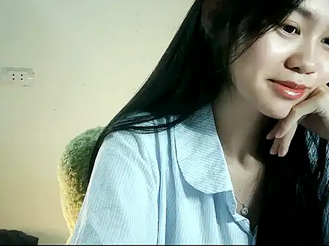 Snapshot of Nunaa18 chatting on July 2026 04:46:02 PM Nunaa18 online show from July 2026 04:46:02 PM