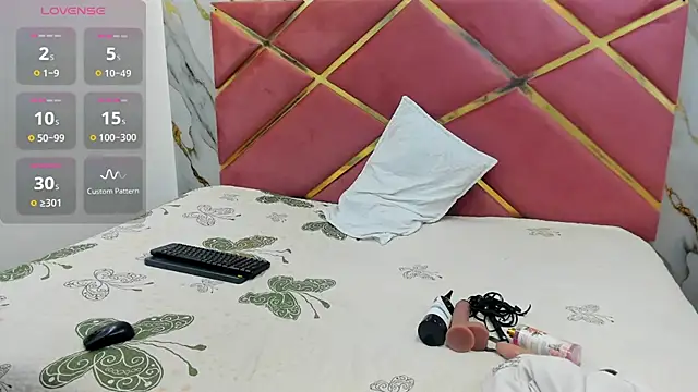 VALERIAQUEENTS   online show from January 2026 12:22:02 PM