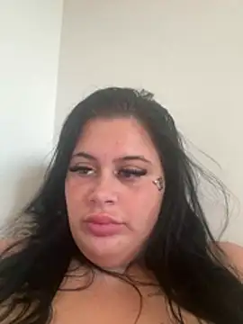 Snapshot of CurvyAyla chatting on August 2026 05:00:02 AM CurvyAyla online show from August 2026 05:00:02 AM