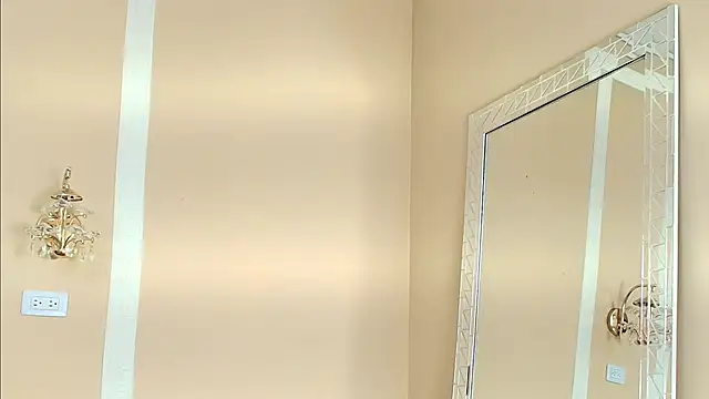 HallieStone online show from December 2025 02:22:01 PM