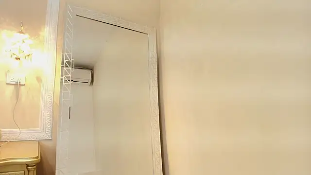 Snapshot of HallieStone chatting on June 2026 12:44:02 PM HallieStone online show from June 2026 12:44:02 PM