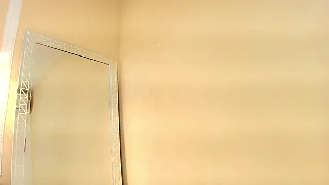 Snapshot of HallieStone chatting on June 2026 12:33:01 PM HallieStone online show from June 2026 12:33:01 PM