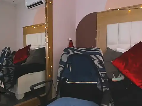 MilaFoxxy online show from December 2025 11:37:01 AM