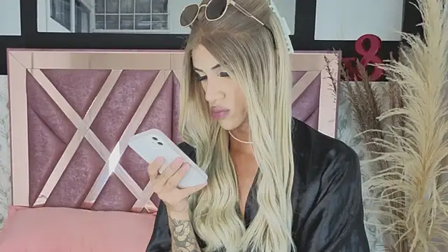 megan lenon online show from January 2026 07:11:01 PM