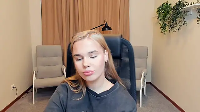 CorrineSchrodt online show from November 2025 02:53:02 PM