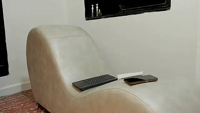 HoneyLovers OS online show from December 2025 01:28:02 PM