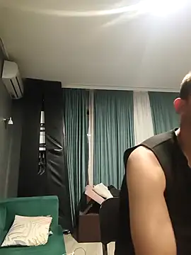 Razvan696969 online show from April 2026 06:52:02 PM