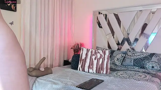 samantha dimou online show from April 2026 01:42:02 AM