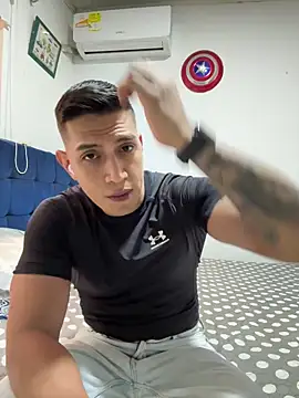 Snapshot of OliverWest04 chatting on April 2026 05:19:02 PM OliverWest04 online show from April 2026 05:19:02 PM