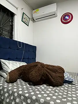 Snapshot of OliverWest04 chatting on April 2026 09:16:01 AM OliverWest04 online show from April 2026 09:16:01 AM