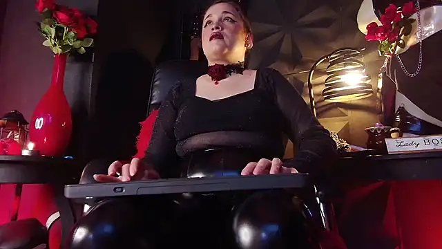 MillyWhrite online show from December 2025 05:21:01 PM