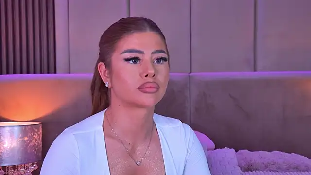 StephanieYves online show from April 2026 04:57:02 PM