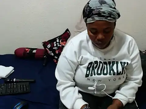 Snapshot of KittyPussyZA chatting on May 2026 11:18:01 AM KittyPussyZA online show from May 2026 11:18:01 AM