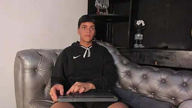 Snapshot of Isaac_Collins_ chatting on November 2025 08:45:01 PM Isaac Collins online show from November 2025 08:45:01 PM