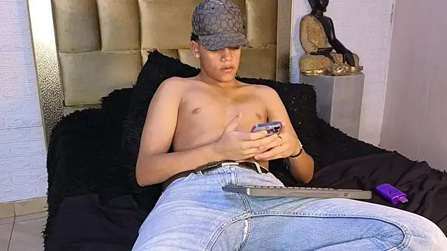 Isaac Collins  online show from January 2026 02:15:01 AM