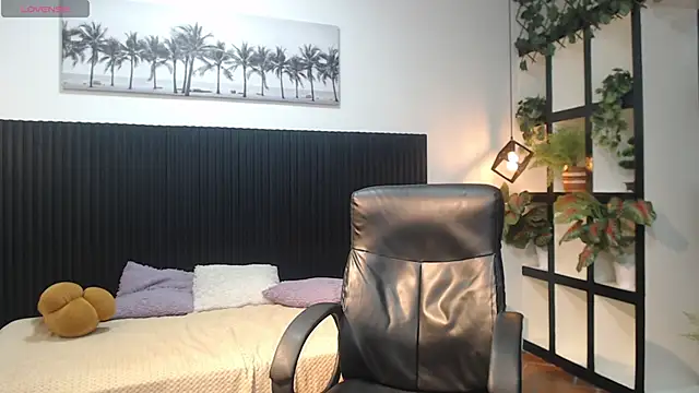 Michaelkoiv online show from December 2025 12:34:02 PM