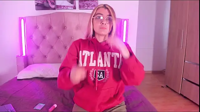 Snapshot of luciana_pink0 chatting on November 2025 07:27:01 PM luciana pink0 online show from November 2025 07:27:01 PM