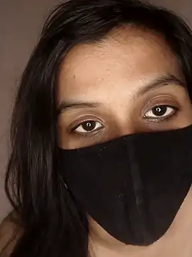 your-Mia07 online show from December 2025 04:25:01 PM