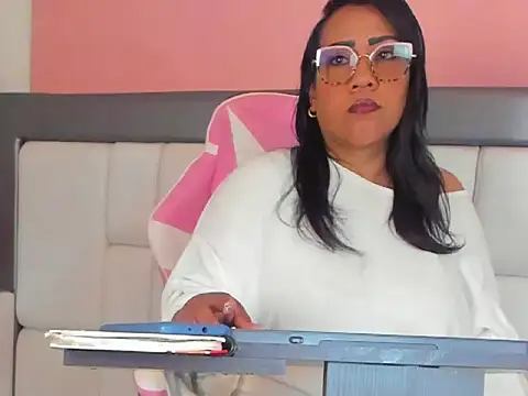 KarolWest  online show from December 2025 12:31:02 PM