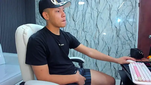 Snapshot of marcus_20 chatting on November 2025 02:10:01 PM marcus 20 online show from November 2025 02:10:01 PM