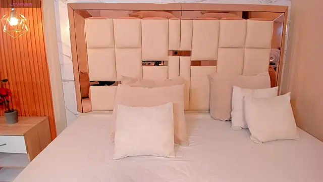 samantha quinnn online show from April 2026 04:37:01 AM