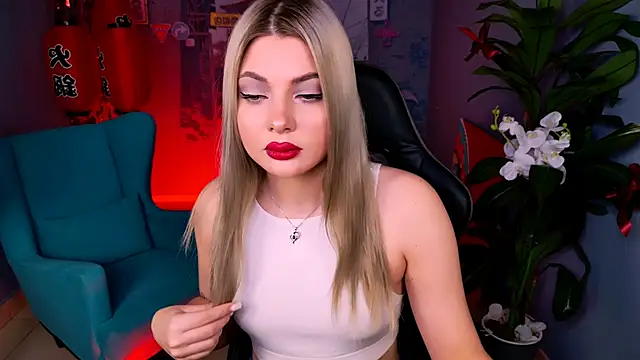 HyileyClark online show from April 2026 01:34:01 PM