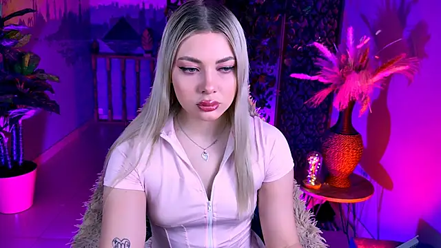 Snapshot of HyileyClark chatting on May 2026 05:15:01 AM HyileyClark online show from May 2026 05:15:01 AM