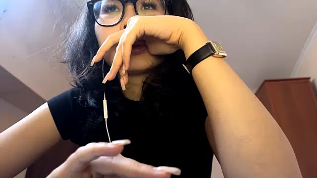 Snapshot of MiracleGirls chatting on December 2025 06:41:01 AM MiracleGirls online show from December 2025 06:41:01 AM