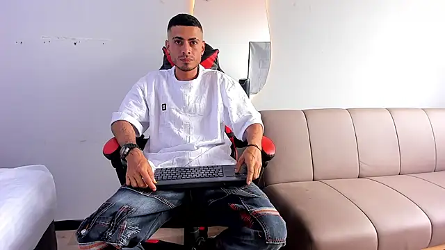 MatthewCullen online show from December 2025 04:04:01 PM