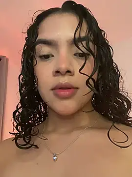 Snapshot of fluffycurls chatting on February 2026 11:32:02 AM fluffycurls online show from February 2026 11:32:02 AM