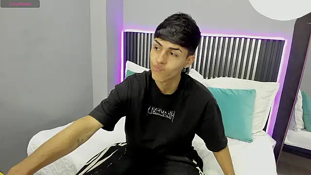 Ethan Jamees online show from March 2026 08:15:02 PM