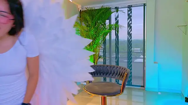 Mia Cullen online show from January 2026 12:00:01 PM