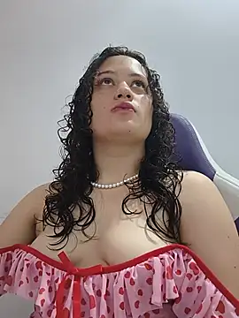 Snapshot of Alana_444 chatting on July 2026 04:43:02 AM Alana 444 online show from July 2026 04:43:02 AM