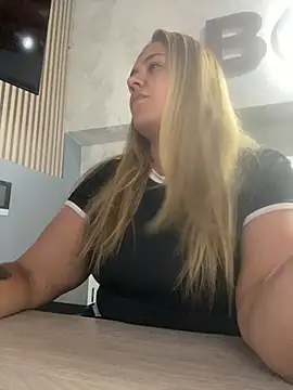 LoreinnFox online show from March 2026 07:36:02 PM