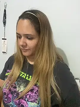 LoreinnFox online show from April 2026 04:46:01 AM