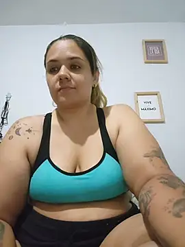 Snapshot of LoreinnFox chatting on May 2026 04:29:01 AM LoreinnFox online show from May 2026 04:29:01 AM