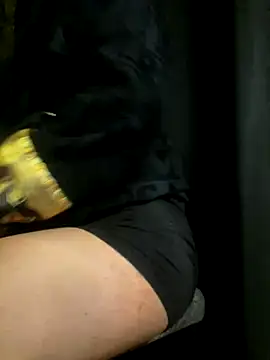 Snapshot of mcylzsd chatting on November 2025 01:18:01 AM mcylzsd online show from November 2025 01:18:01 AM