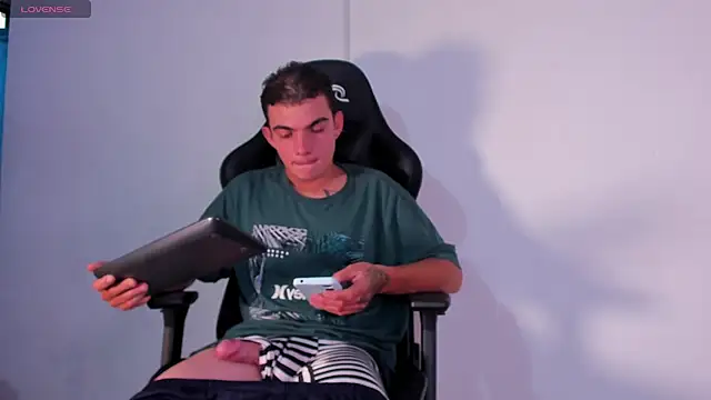 Snapshot of m0ntana777 chatting on December 2025 12:10:01 PM m0ntana777 online show from December 2025 12:10:01 PM