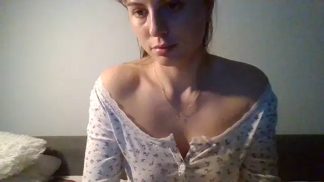 Snapshot of Devil_Maiden chatting on April 2026 07:44:02 PM Devil Maiden online show from April 2026 07:44:02 PM