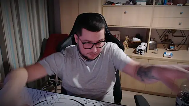 kevinnlovelly online show from December 2025 04:48:01 PM