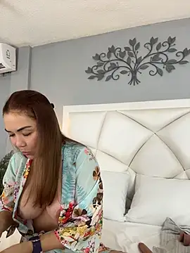 Snapshot of AnnaJaimes chatting on May 2026 12:28:02 AM AnnaJaimes online show from May 2026 12:28:02 AM