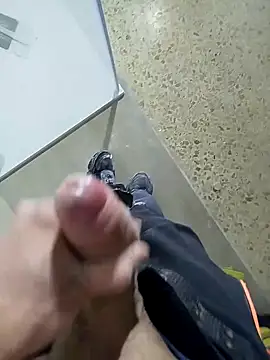 nofaceloverss online show from December 2025 02:36:02 PM