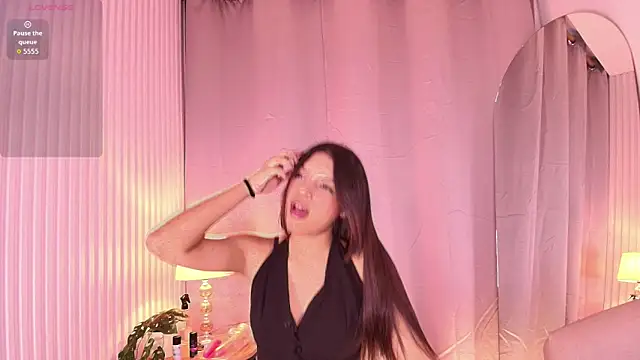 serena woodsen  online show from November 2025 12:09:02 PM