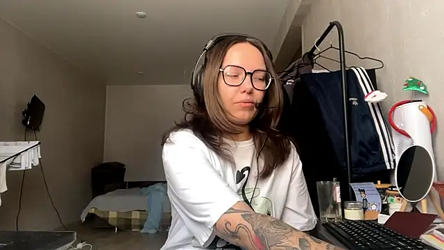 Snapshot of KerriMcbreen chatting on November 2025 05:10:01 AM KerriMcbreen online show from November 2025 05:10:01 AM