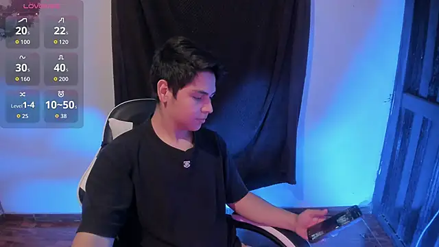 Snapshot of Asta_YunoXXX chatting on December 2025 11:12:01 PM Asta YunoXXX online show from December 2025 11:12:01 PM