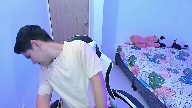 Snapshot of Asta_YunoXXX chatting on February 2026 04:43:01 AM Asta YunoXXX online show from February 2026 04:43:01 AM