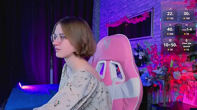 Mia Mooore online show from December 2025 01:40:01 PM